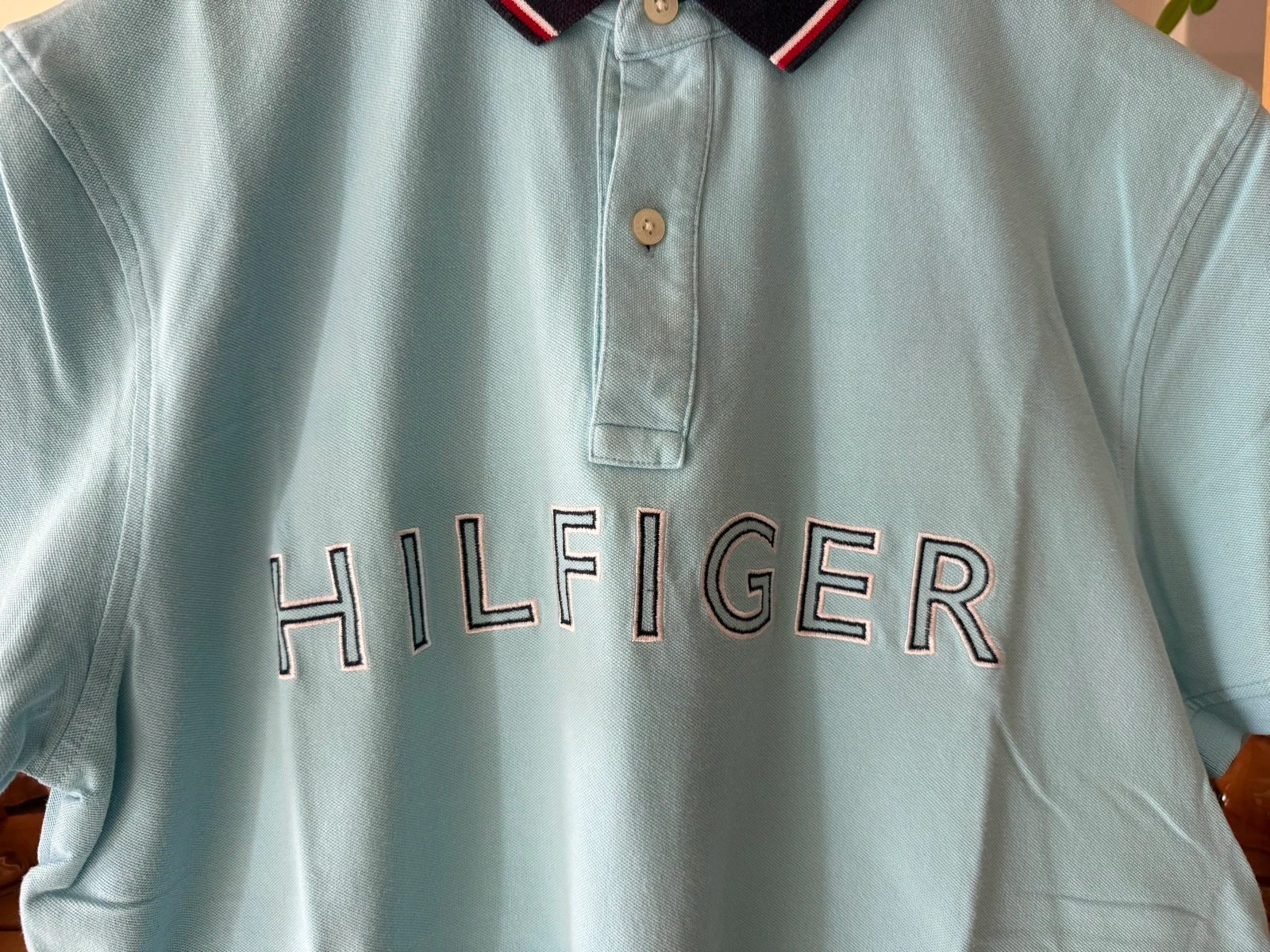 Polo Tommy Hilfiger Hombre M Custom Fit – Azul Cielo – Gran Logo Bordado – Vintage – Estado Perfecto – photo 4